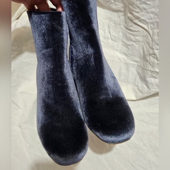 Velvet boots - Picture 8 of 9